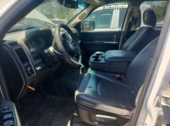 1C6RR6FG2KS603714 2019 RAM 1500 Белый Вид панели приборов