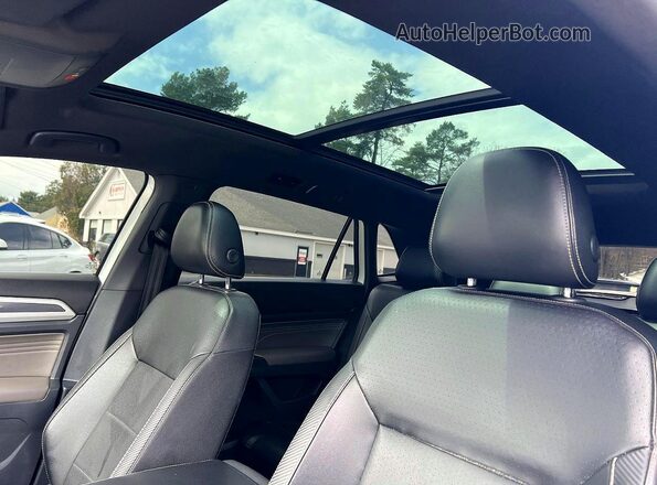 1V2SE2CA4NC202905 2022 VOLKSWAGEN ATLAS White Vista interior trasera