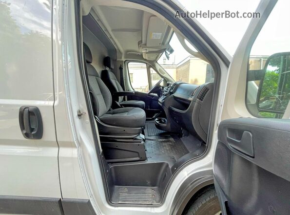 3C6TRVDG1KE563504 2019 RAM PROMASTER White Rear view