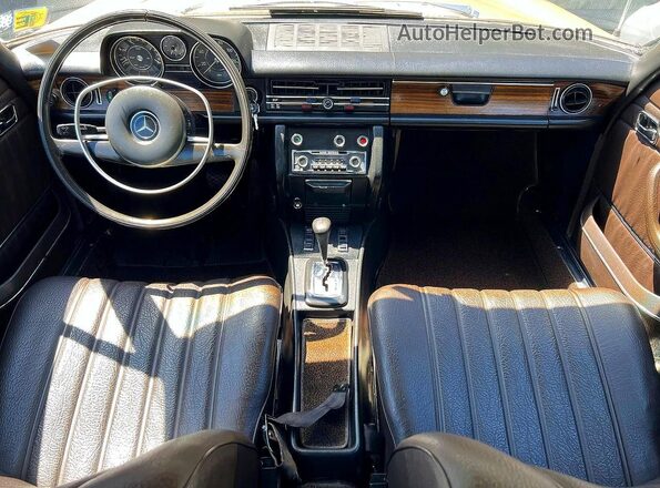 11402312004243 1971 MERCEDES-BENZ 250C Gold უკანა სავარძლების ხედი