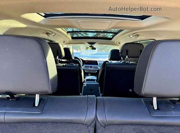 5UXCW2C09L9A00387 2020 BMW X7 Orange Widok tylnych siedzeń