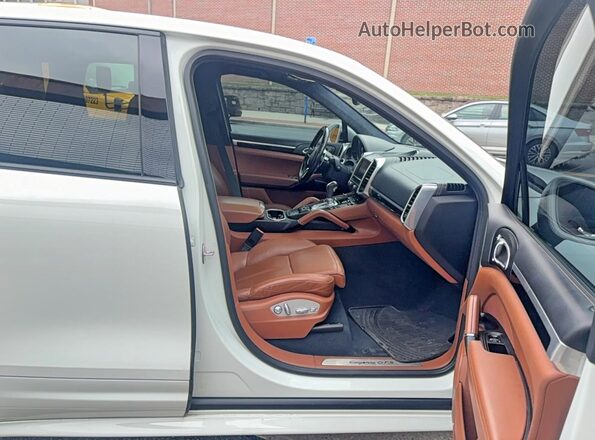 WP1AD2A21GLA79142 2016 PORSCHE CAYENNE White Հետևի տեսք