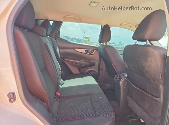 JN1BJ1CPXHW008588 2017 NISSAN ROGUE White უკანა სალონის ხედი