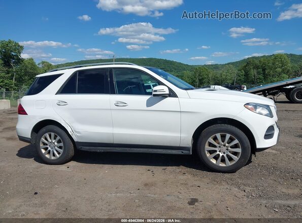 4JGDA0EB1GA664722 2016 MERCEDES-BENZ GLE 300D White 360 interior view