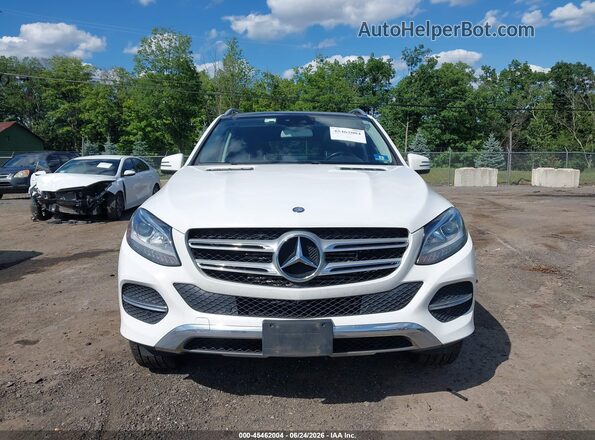 4JGDA0EB1GA664722 2016 MERCEDES-BENZ GLE 300D White Rear interior view