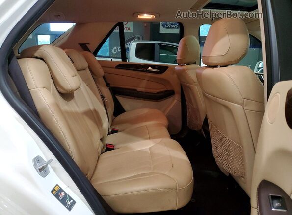 4JGDA5HB4GA708916 2016 MERCEDES-BENZ GLE White Widok wnętrza z tyłu