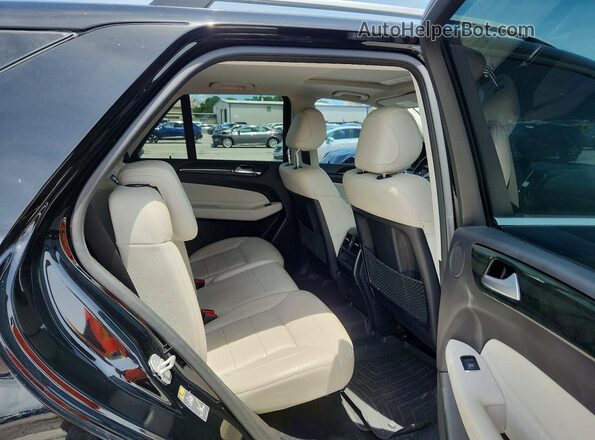 4JGDA5JB1HA833531 2017 MERCEDES-BENZ GLE Black Հետևի նստատեղերի տեսք