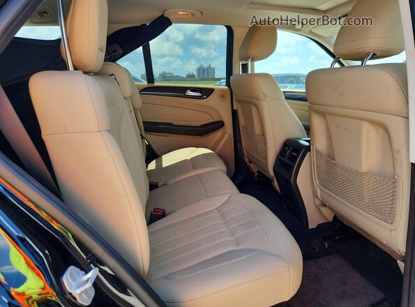 4JGDA5JB6JB016569 2018 MERCEDES-BENZ GLE Black Вид задньої частини салону