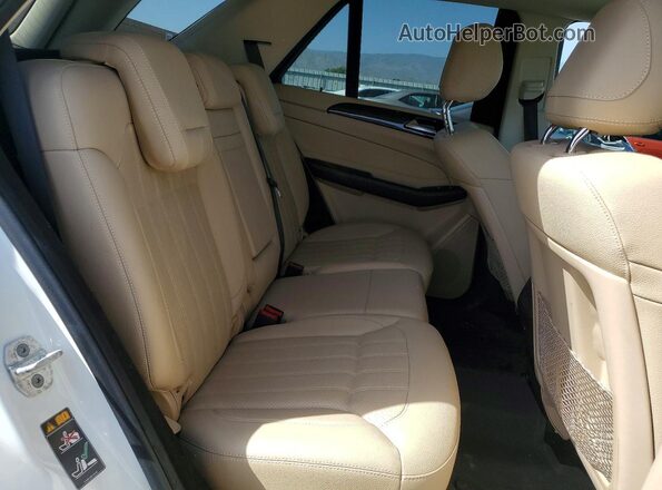 4JGDA5JB8HA845921 2017 MERCEDES-BENZ GLE White Vista interior trasera