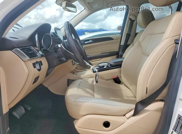 4JGDA5JBXJB008569 2018 MERCEDES-BENZ GLE White Front interior view