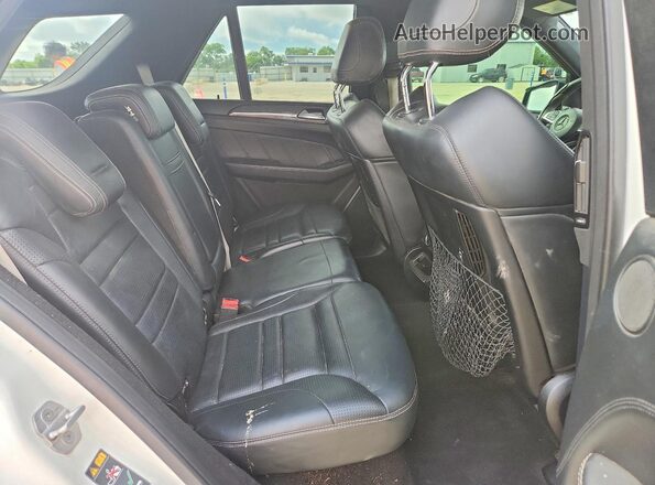 4JGDA7FB4GA707974 2016 MERCEDES-BENZ GLE White Widok wnętrza z tyłu