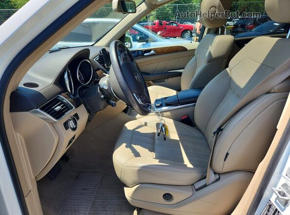 4JGDF6EE3GA712574 2016 MERCEDES-BENZ GL-CLASS White Widok wnętrza z przodu