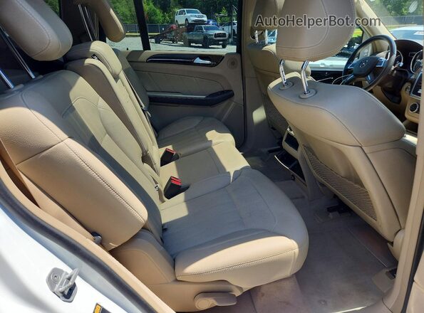 4JGDF6EE3GA712574 2016 MERCEDES-BENZ GL-CLASS White Widok wnętrza z tyłu