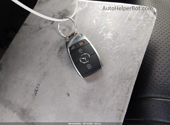 4JGFB4JB1LA210645 2020 MERCEDES-BENZ GLE 350 Красный Вид панели приборов