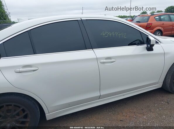 4S3BNAD68G3020570 2016 SUBARU LEGACY White Widok wnętrza z tyłu