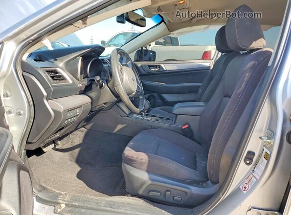 4S3BNAF67H3009946 2017 SUBARU LEGACY Серебряный Вид салона спереди