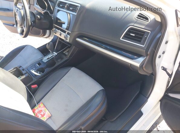 4S3BNAR67H3058088 2017 SUBARU LEGACY White Widok wnętrza z przodu