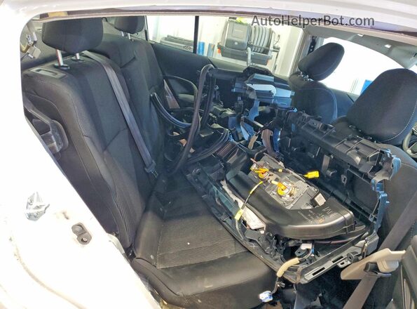 4S3BWAB67N3011775 2022 SUBARU LEGACY White Vista de los asientos traseros