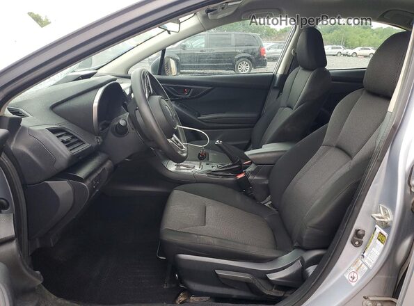 4S3GKAB69J3610494 2018 SUBARU IMPREZA Silver Front interior view