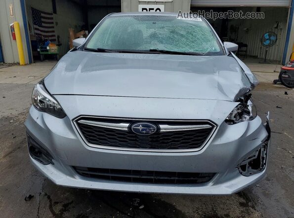 4S3GKAB69J3610494 2018 SUBARU IMPREZA Silver Front view