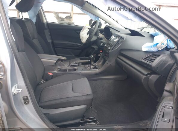 4S3GTAA6XP1711935 2023 SUBARU IMPREZA Серебряный Вид салона спереди