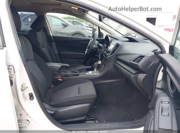 4S3GTAB60H3725816 2017 SUBARU IMPREZA Белый Вид салона спереди