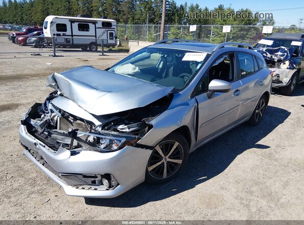4S3GTAD62P3704462 2023 SUBARU IMPREZA Серебряный Передняя левая четверть