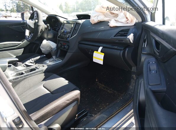 4S3GTAD62P3704462 2023 SUBARU IMPREZA Серебряный Вид салона спереди