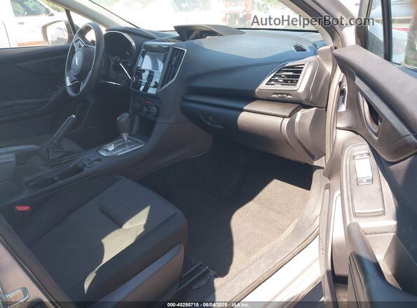 4S3GTAD65H3724643 2017 SUBARU IMPREZA Silver Widok wnętrza z przodu