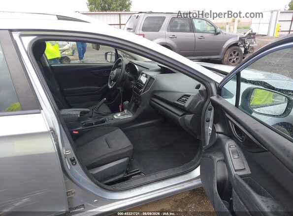 4S3GTAD66J3746317 2018 SUBARU IMPREZA Pewter Вид салону спереду