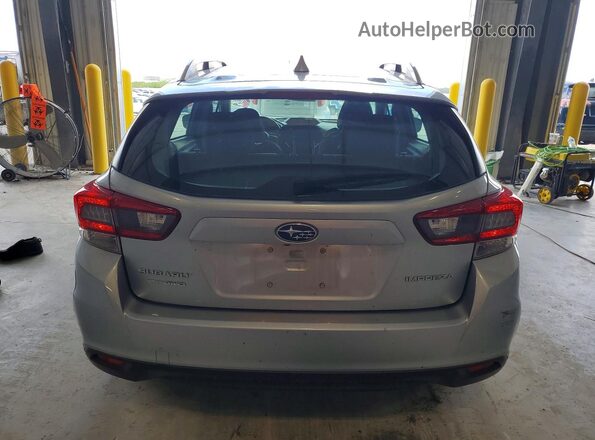 4S3GTAD66L3728127 2020 SUBARU IMPREZA Silver Widok z tyłu