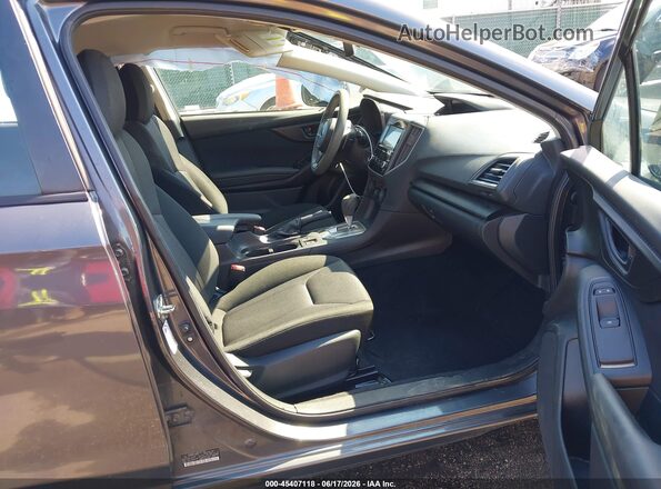 4S3GTAD67J3706392 2018 SUBARU IMPREZA Gray Front interior view