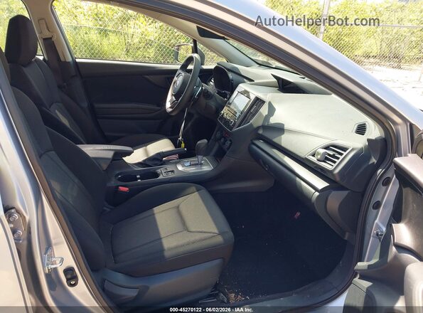 4S3GTAD67N3716491 2022 SUBARU IMPREZA Серебряный Вид салона спереди