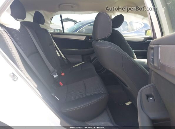 4S4BSACC8J3396446 2018 SUBARU OUTBACK White VIN კოდის სტიკერის ხედი
