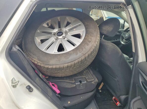 4S4BSAFC1K3241444 2019 SUBARU OUTBACK White Widok wnętrza z tyłu