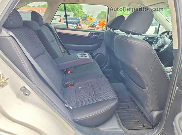 4S4BSAFC5J3339259 2018 SUBARU OUTBACK White უკანა სალონის ხედი