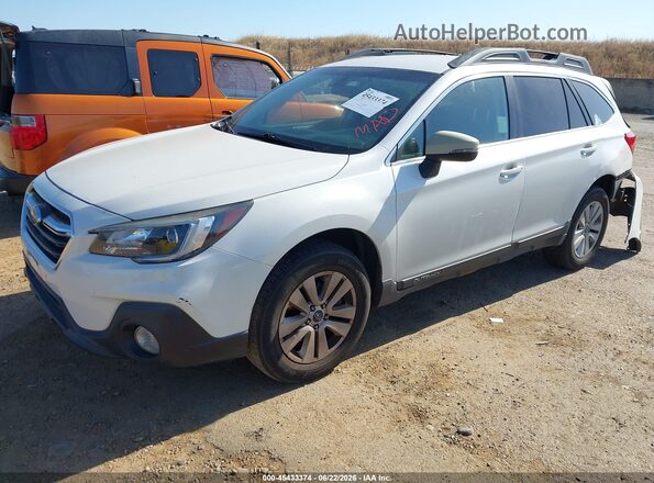 4S4BSAFCXJ3331819 2018 SUBARU OUTBACK White Vista tres cuartos delantera izquierda