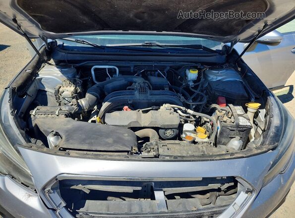 4S4BSAFCXJ3340679 2018 SUBARU OUTBACK Silver Սալոնի հետևի տեսք