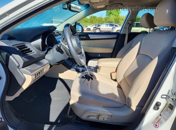 4S4BSAHC7K3350052 2019 SUBARU OUTBACK White Front interior view