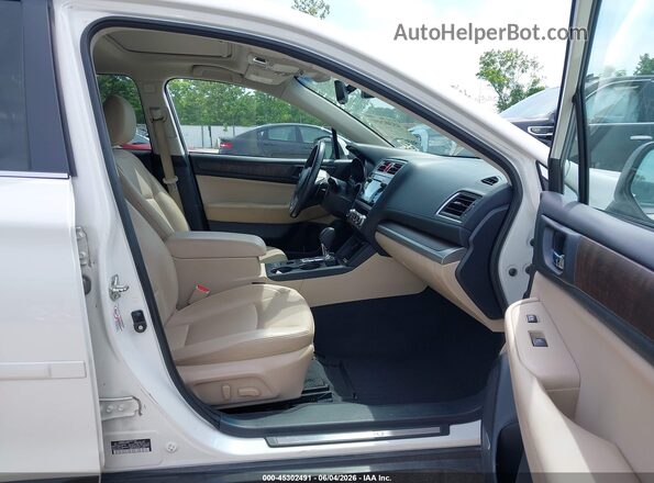 4S4BSANC0H3403039 2017 SUBARU OUTBACK White Вид салону спереду