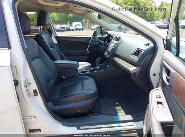 4S4BSANC3J3228680 2018 SUBARU OUTBACK White Front interior view