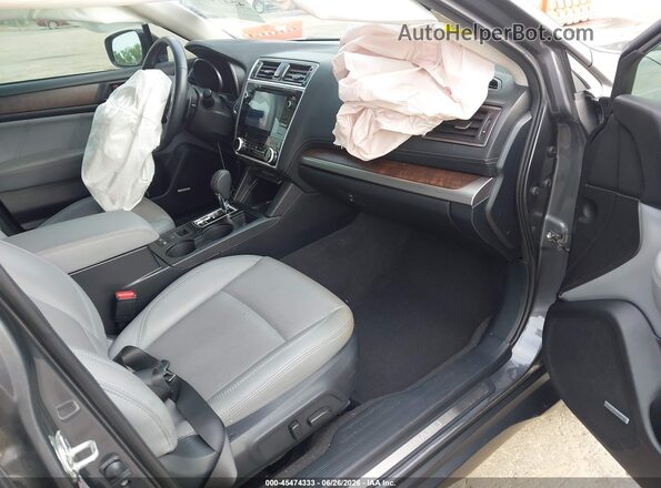 4S4BSANC3J3392673 2018 SUBARU OUTBACK Серый Вид салона спереди
