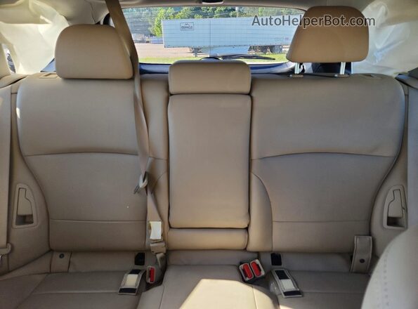 4S4BSENC5J3373789 2018 SUBARU OUTBACK Red Widok tylnych siedzeń