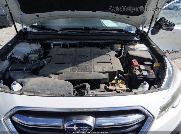 4S4BSETC1K3369730 2019 SUBARU OUTBACK White Rear view