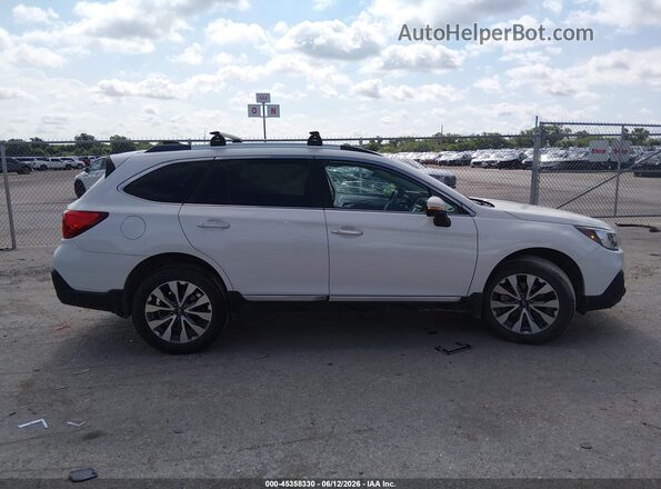 4S4BSETC1K3369730 2019 SUBARU OUTBACK White Rear interior view