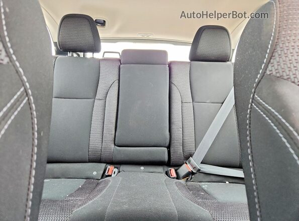 4S4BTAAC4S3272515 2025 SUBARU OUTBACK White Vista de los asientos traseros