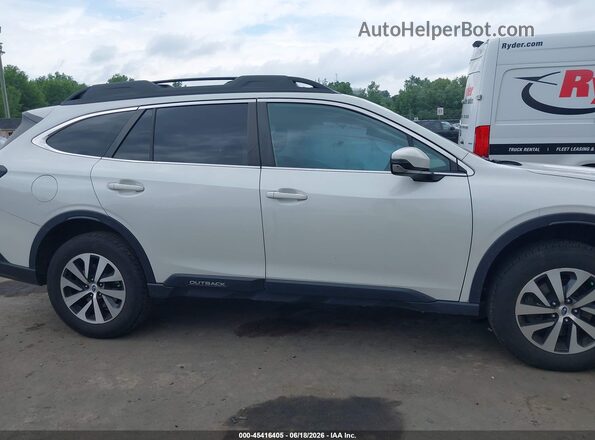4S4BTADC1N3207377 2022 SUBARU OUTBACK White Rear interior view