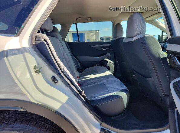 4S4BTAFC7M3112026 2021 SUBARU OUTBACK White Vista de los asientos traseros