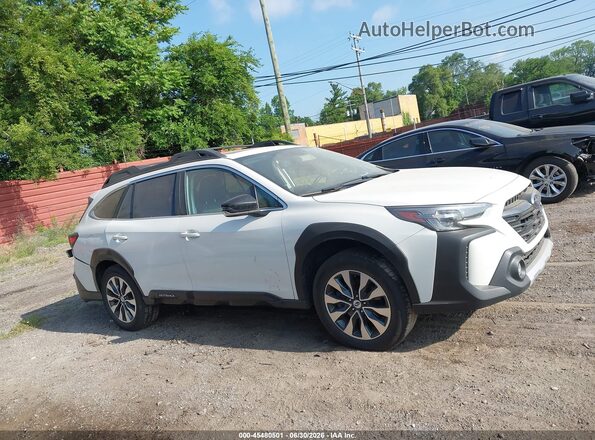4S4BTANC0R3143529 2024 SUBARU OUTBACK White Սալոնի հետևի տեսք