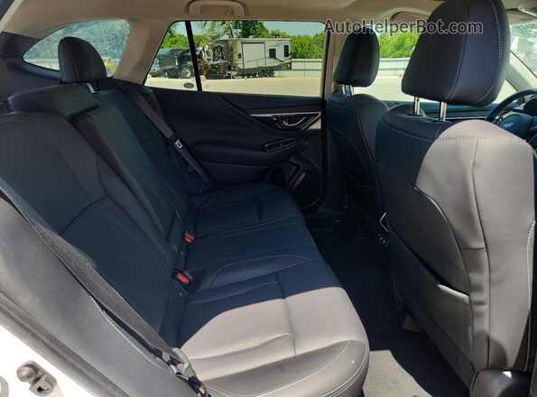 4S4BTANC2M3142990 2021 SUBARU OUTBACK White Вид задньої частини салону